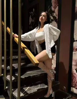 Sexy call girl in Chennai posing confidently